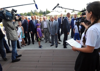 Путин и дети. Роспропаганда тиражирует лекцию о правильно падающем рубле – Путин все объяснил 10-летнему мальчику