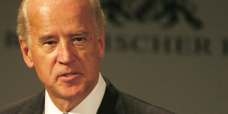 У Байдена не подтвердили сообщения СМИ о “желтой карточке” для украинской власти