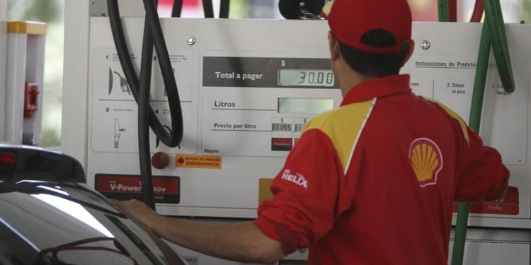 АМКУ рекомендовал крупным АЗС снизить цены на топливо