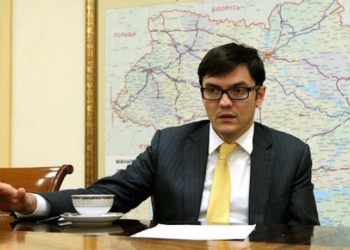 Министра инфраструктуры обвиняют в сговоре и коррупции