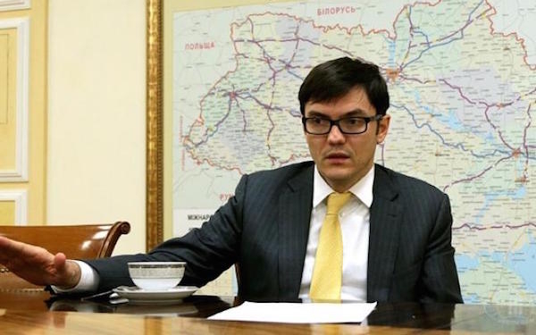 Министра инфраструктуры обвиняют в сговоре и коррупции