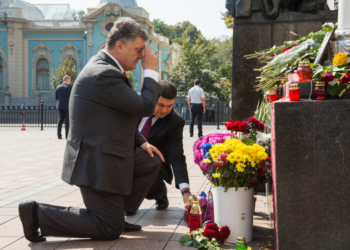 Порошенко извинился перед родителями погибших нацгвардейцев