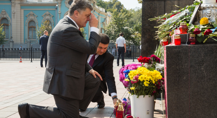 Порошенко извинился перед родителями погибших нацгвардейцев