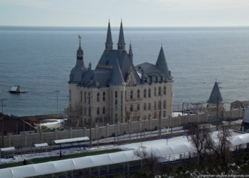 Кивалов пообещал продать “Дом Гарри Поттера” и построить школу