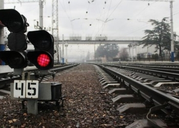 В Грузии столкнулись пассажирский поезд и тепловоз