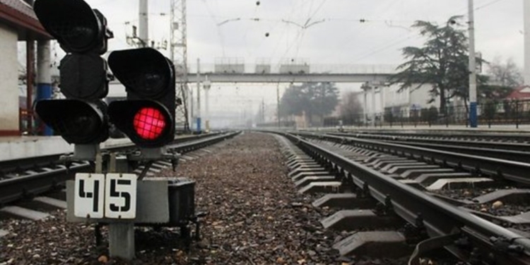 В Грузии столкнулись пассажирский поезд и тепловоз