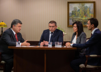 Порошенко дал интервью украинским телеканалам. Полное видео