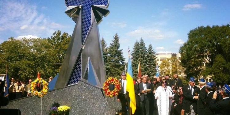 В США открыли памятник Небесной Сотне