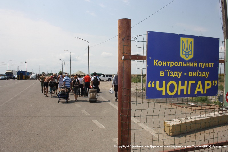 Госпрогранслужба проверит информацию правозащитников о взятках на границе с Крымом 1