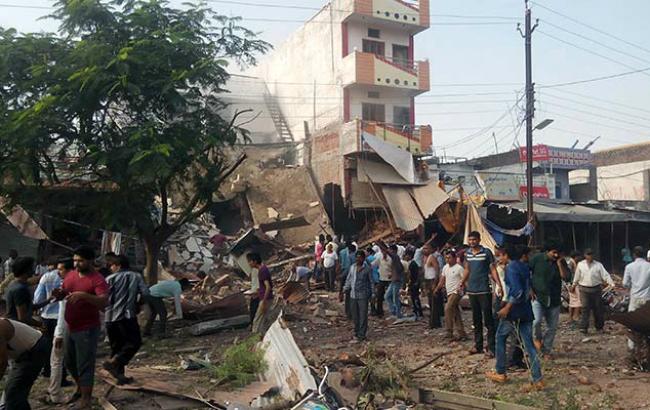 10 человек стали жертвами обрушения здания в Индии 1