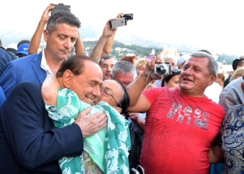 В Крыму скандал – для Путина и Берлускони открыли вино за 150 тыс. долларов