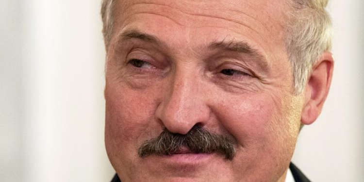 Gazeta Wyborcza: Беларусь в кризисе – Лукашенко спасается водкой