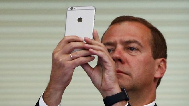 Медведев выступил за госрегулирование интернета