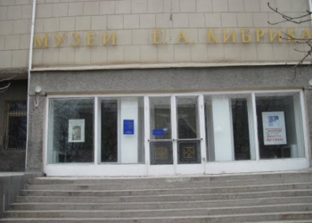 Почетный гражданин Вознесенска подарил музею Кибрика картины известных киевских художников