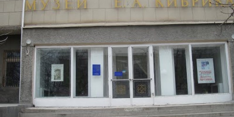 Почетный гражданин Вознесенска подарил музею Кибрика картины известных киевских художников