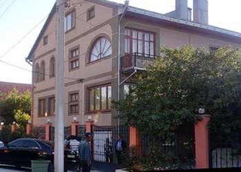 Утром в Бахчисарае напали на дом Мустафы Джемилева