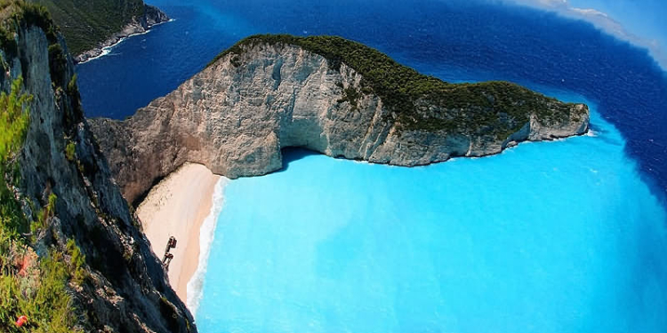 Миллиардер из Египта хочет купить остров для мигрантов