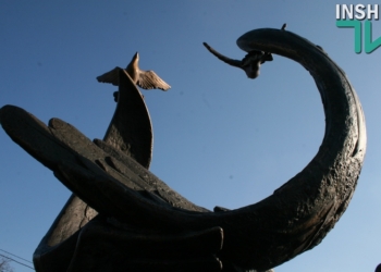 Николаевский Правый Сектор предупреждает ЛГБТ-сообщество: никаких возложений цветов к памятнику Героям Небесной Сотни