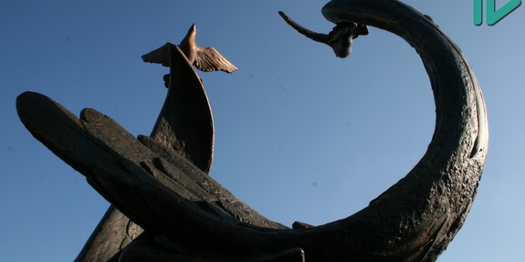 Николаевский Правый Сектор предупреждает ЛГБТ-сообщество: никаких возложений цветов к памятнику Героям Небесной Сотни