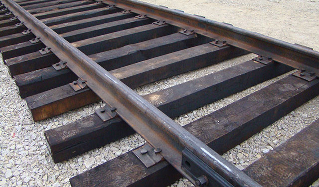 На шпалах для «Укрзализныци» чиновники разворовали 50 миллионов