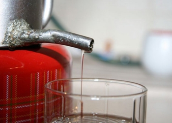 Самогона на Николаевщине начали гнать больше: еще одну точку милиционеры закрыли на ул.Казарского в Николаеве