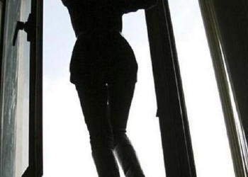 Из-за любви: на Николаевщине 17-летняя девушка выпрыгнула из окна четвертого этажа