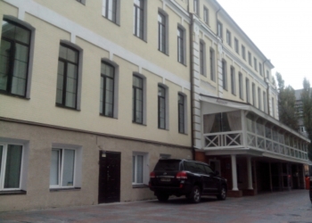 В Киеве у Табачника отбирают незаконно приватизированное здание