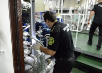 Правила – новые, нарушения – те же: капитан пришедшего на «Ника-теру» судна «уменьшил» запасы топливного мазута