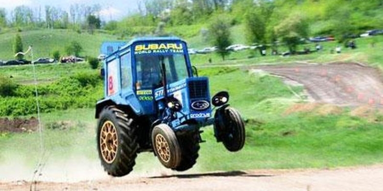 Угнанный в Новобугском районе трактор «добрался» только до соседнего района