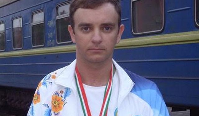 Параолимпийца из Николаева нашли на вокзале в Белой Церкви с пробитой головой. Ему нужна помощь