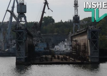 Ингульский мост таки развели – корабли зашли на ремонт в акваторию завода имени 61 коммунара