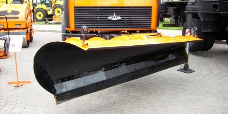 Мэрия за 1,5 миллиона гривен купила 20 отвалов для МАЗов, которые будут убирать николаевские дороги