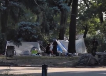 Цыгане беженцы разбили себе лагерь в центре Одессы