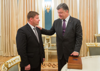 Президент наградил народного депутата от Николаевской области именным оружием