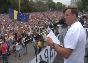 В столице Молдовы проходит многотысячный антиправительственный митинг – участники требуют отставки президента и досрочных выборов