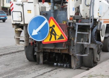 В Николаеве грузовики уже успели разбить дорогу на улице Пушкинскую – восстанавливать её будет предприятие, выполнявшее ремонт