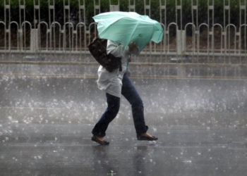 По Украине объявили штормовое предупреждение