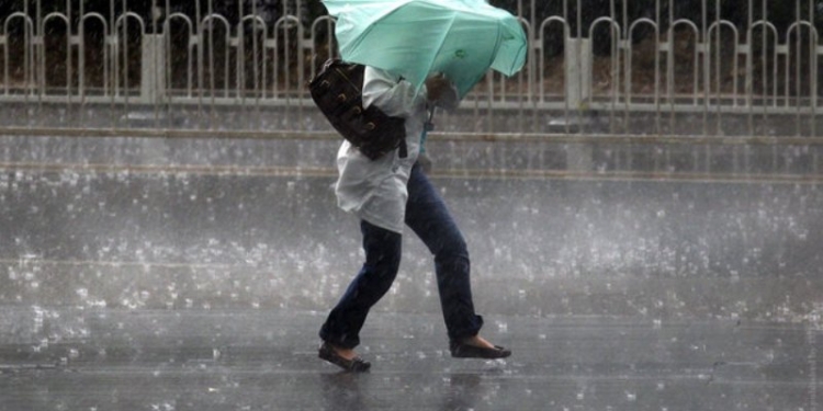 По Украине объявили штормовое предупреждение