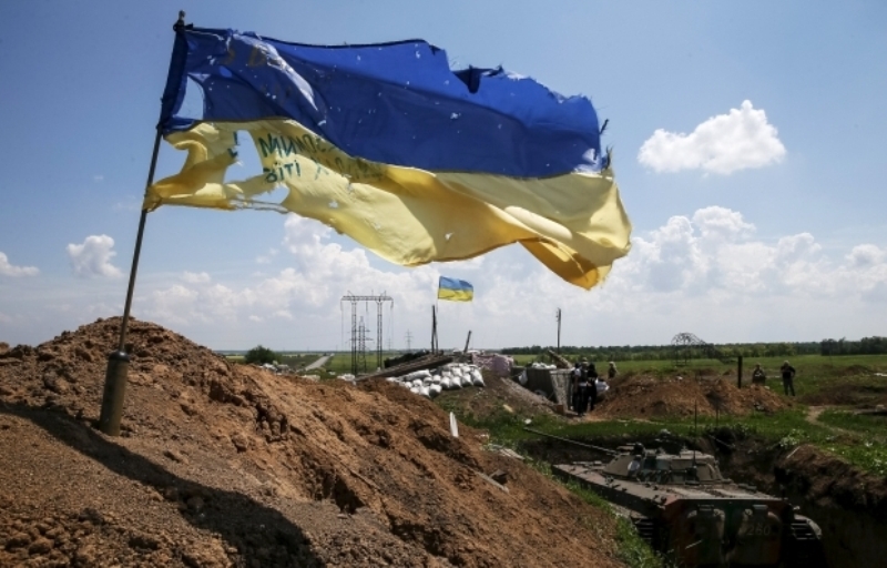 Боевики на Донбассе 12 раз обстреляли украинских военных 1