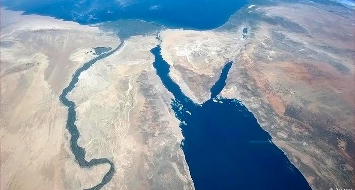 Египетские власти направили к месту крушения российского самолета 20 машин “скорой помощи”, надеются спасти выживших