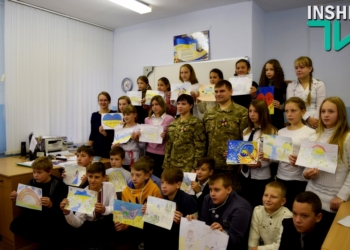 Для детей, живущих в немирное время: в Николаевской школе №64 прошел Урок мужества с участием морпехов