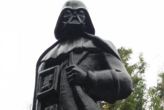 В Одессе поставили памятник Дарту Вейдеру – переделали из Ленина