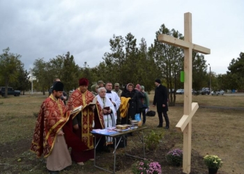 На полигоне Широкий Лан освятили крест на месте закладки часовни