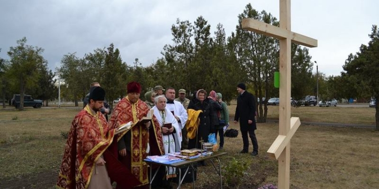 На полигоне Широкий Лан освятили крест на месте закладки часовни