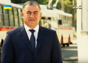 «Пиар за бюджетные деньги» – материал канала «2+2» о том, как Николаев заплатил за подержанные чешские троллейбусы в два раза больше, чем Тернополь