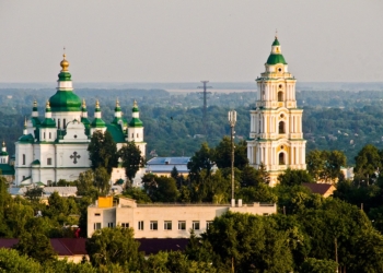 В Чернигове побеждает “Наш край”