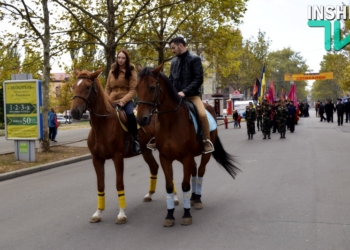 «Козаки йдуть!»: на главной пешеходной улице Николаева «гудит» «Козацкий Грай»