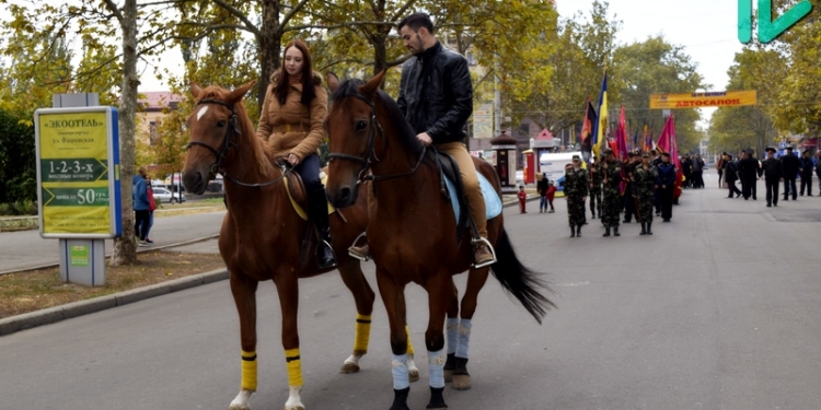«Козаки йдуть!»: на главной пешеходной улице Николаева «гудит» «Козацкий Грай»