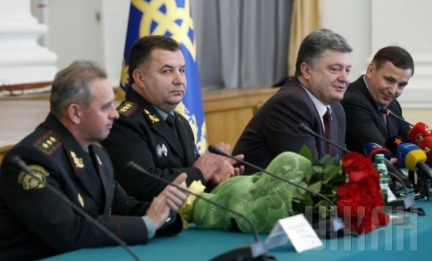 Порошенко повысил в звании Муженко и Полторака