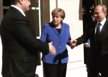 Уже завтра. “Нормандская четверка” назвала дату отвода легких вооружений в Донбассе. Порошенко и Путин пожали руки